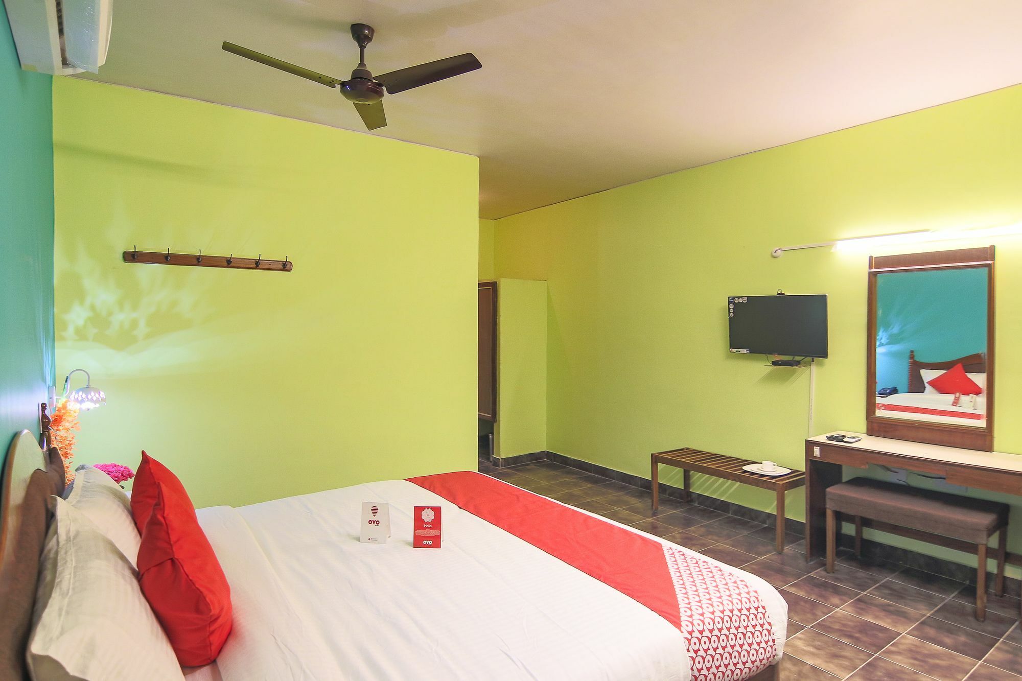 Oyo 10709 Hotel Sbt Visakhapatnam Exterior photo